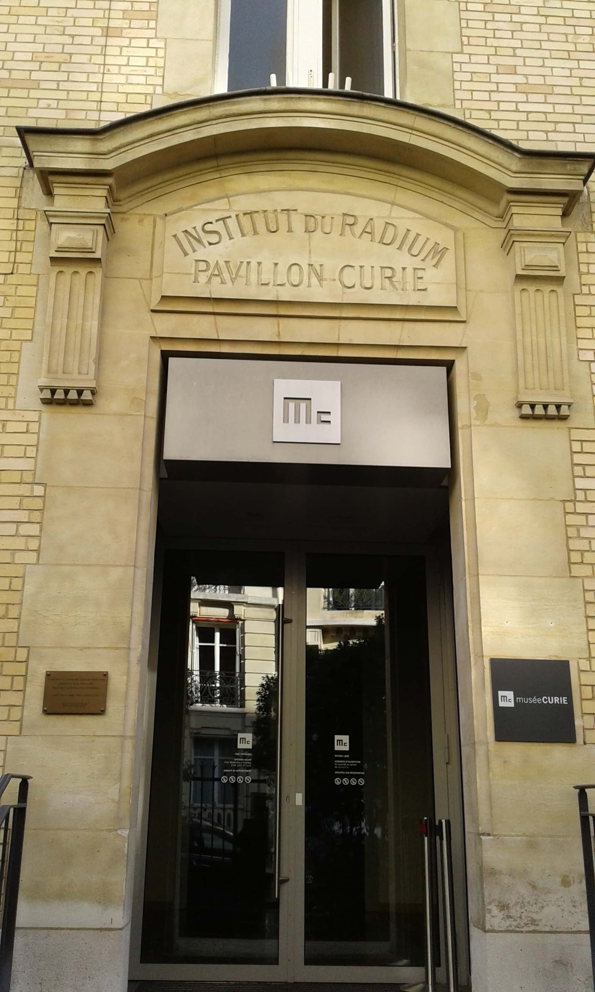 Instituto do Rádio, finalizado em 1914 e que reuniu dois laboratórios: o Laboratório de Física e de Química (Pavilhão Curie), dirigido por Marie Curie, e o Laboratório Pasteur, centrado em radioterapia, dirigido por Claudius Regaud. (Acervo próprio)